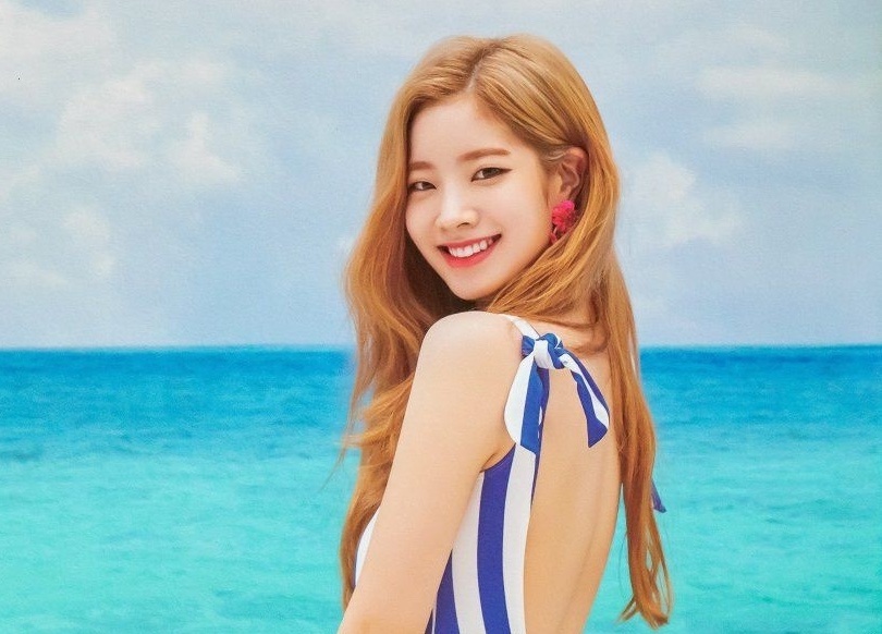 Co lan da dep, Dahyun khong can dung kem nen khi trang diem hinh anh