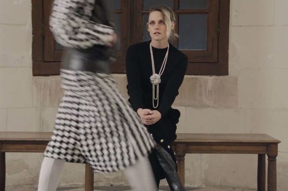 Kristen Stewart la khach moi duy nhat trong show dien cua Chanel hinh anh