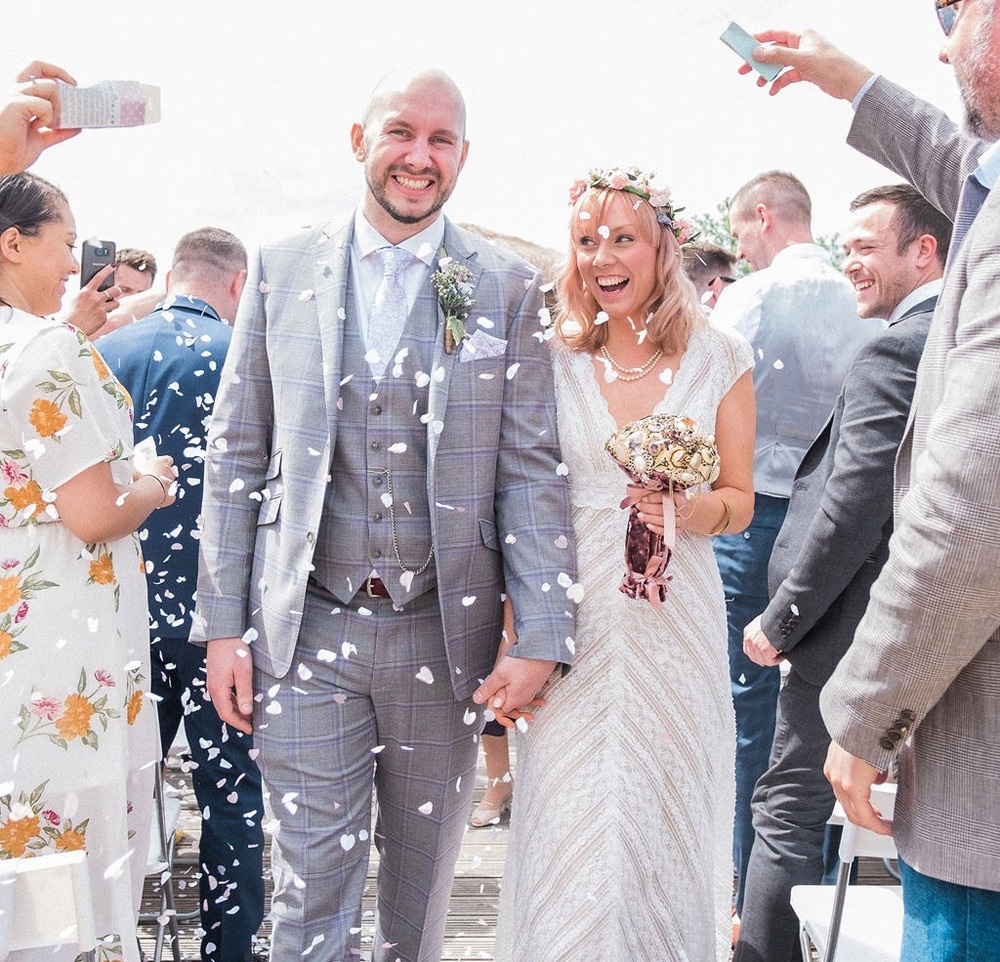 cô dâu mặc váy second hand ảnh 1 co dau mac vay second hand anh 1