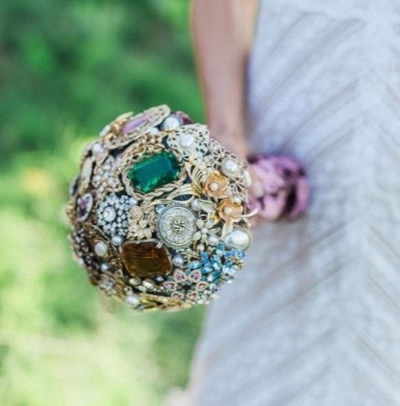 cô dâu mặc váy second hand ảnh 2 co dau mac vay second hand anh 2