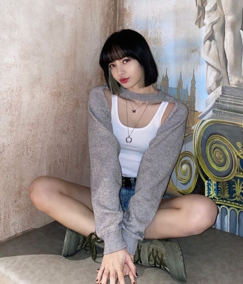 jennie lăng xê áo khoét cổ ảnh 2 jennie lang xe ao khoet co anh 2