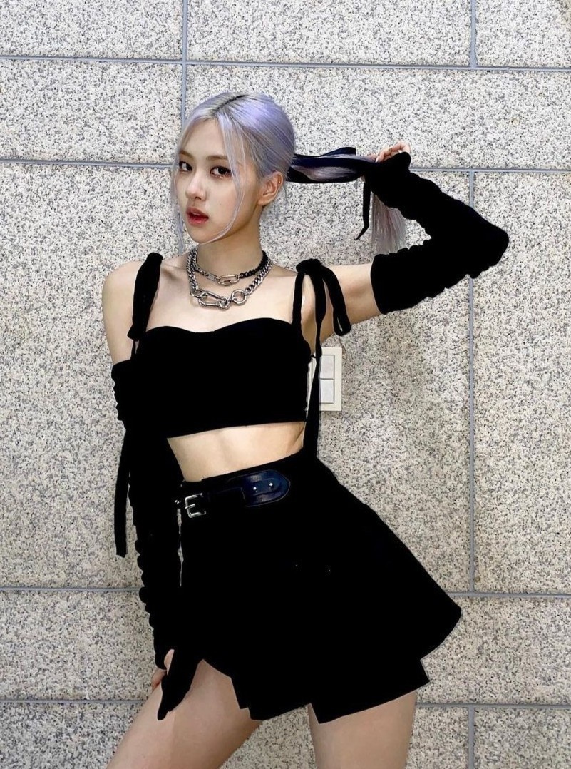 jennie lăng xê áo khoét cổ ảnh 10 jennie lang xe ao khoet co anh 10