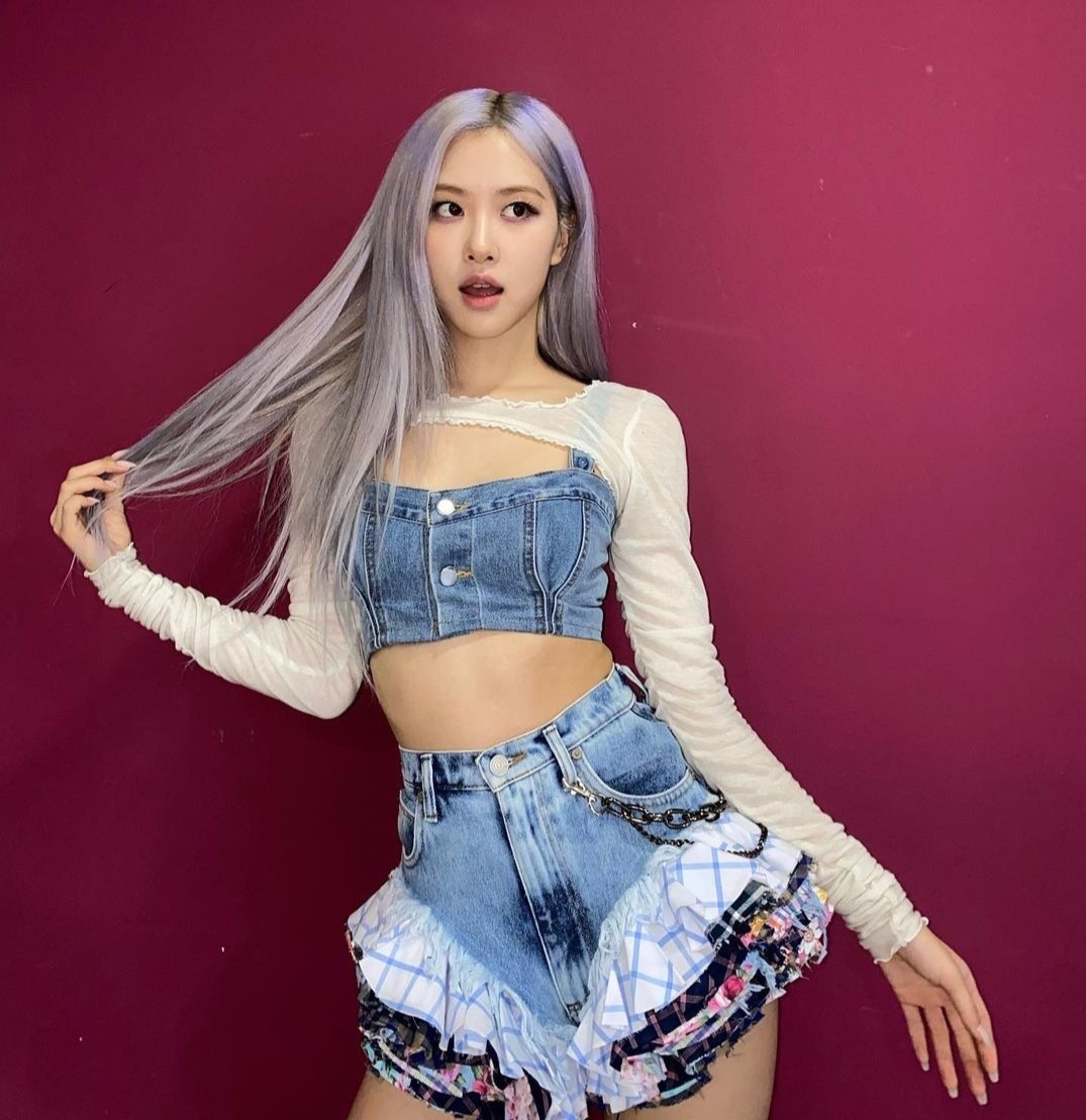 jennie lăng xê áo khoét cổ ảnh 3 jennie lang xe ao khoet co anh 3