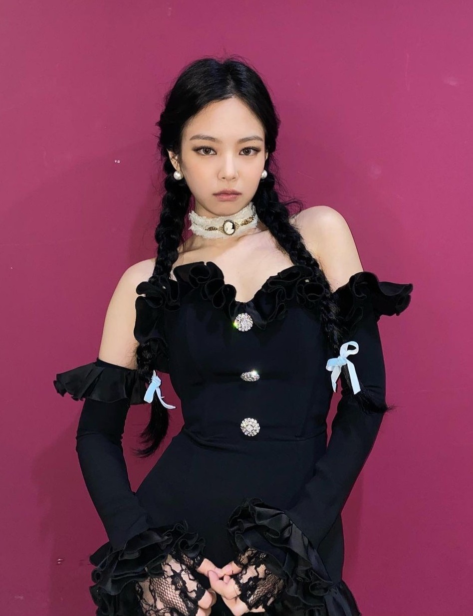 jennie lăng xê áo khoét cổ ảnh 9 jennie lang xe ao khoet co anh 9