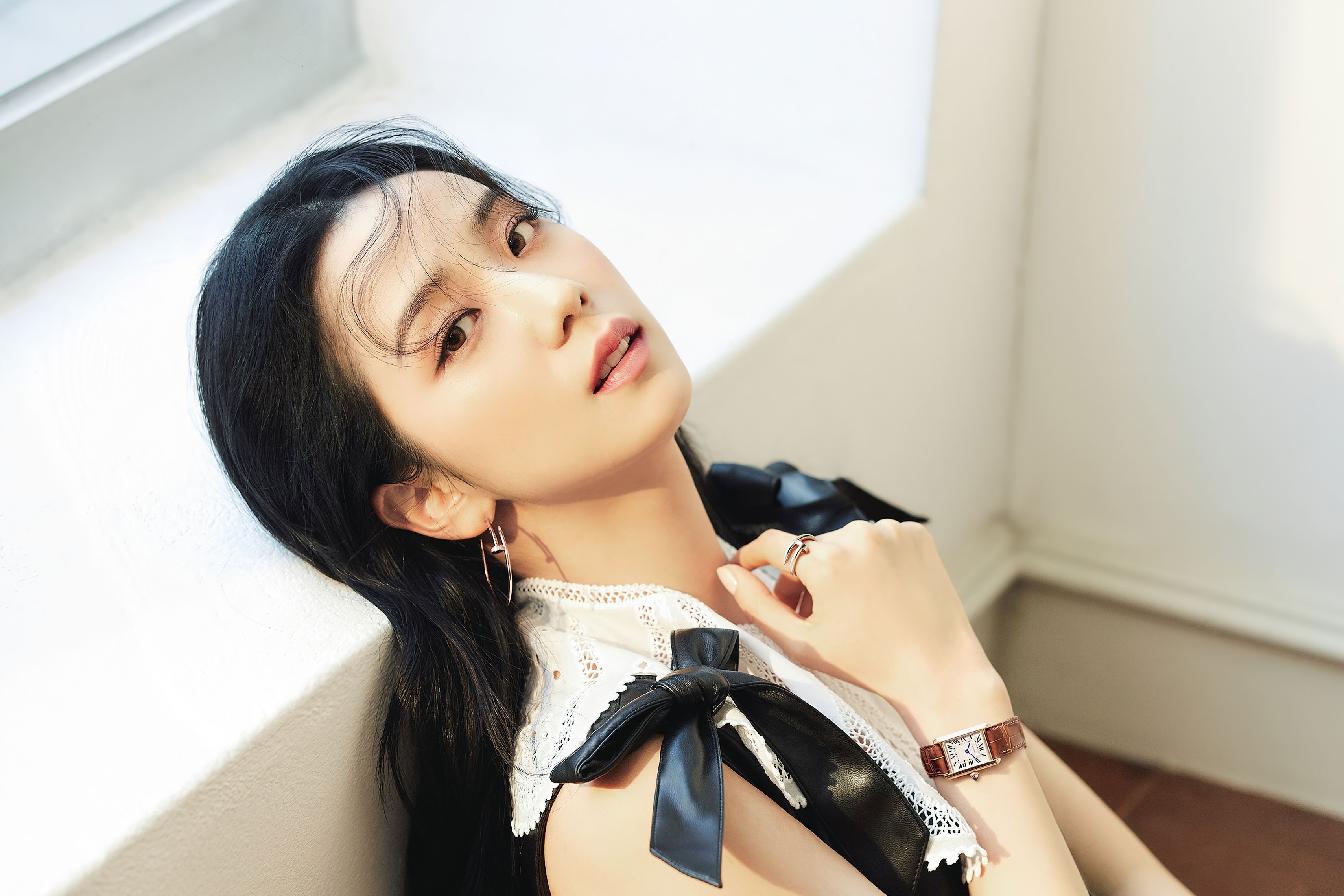 Jisoo len bia 6 tap chi thoi trang lon nhat Han Quoc hinh anh