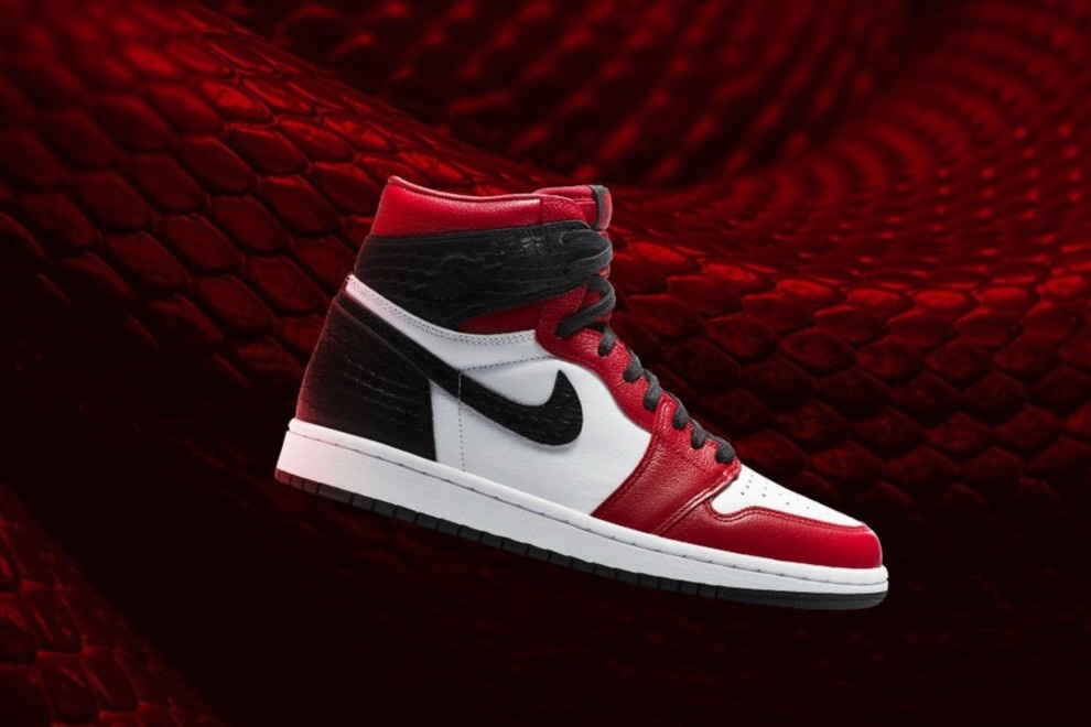 6 mau giay Air Jordan 1 mau do di choi Tet hinh anh