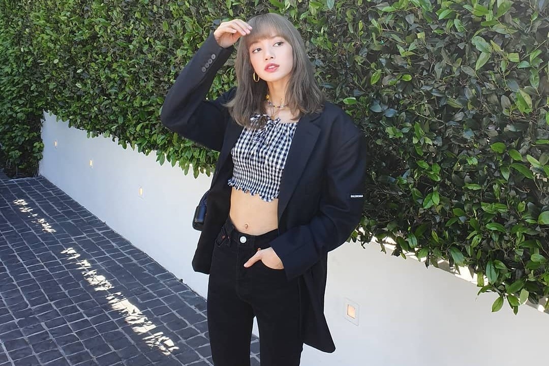 Lisa da mac do the nao de trong cao hon? hinh anh