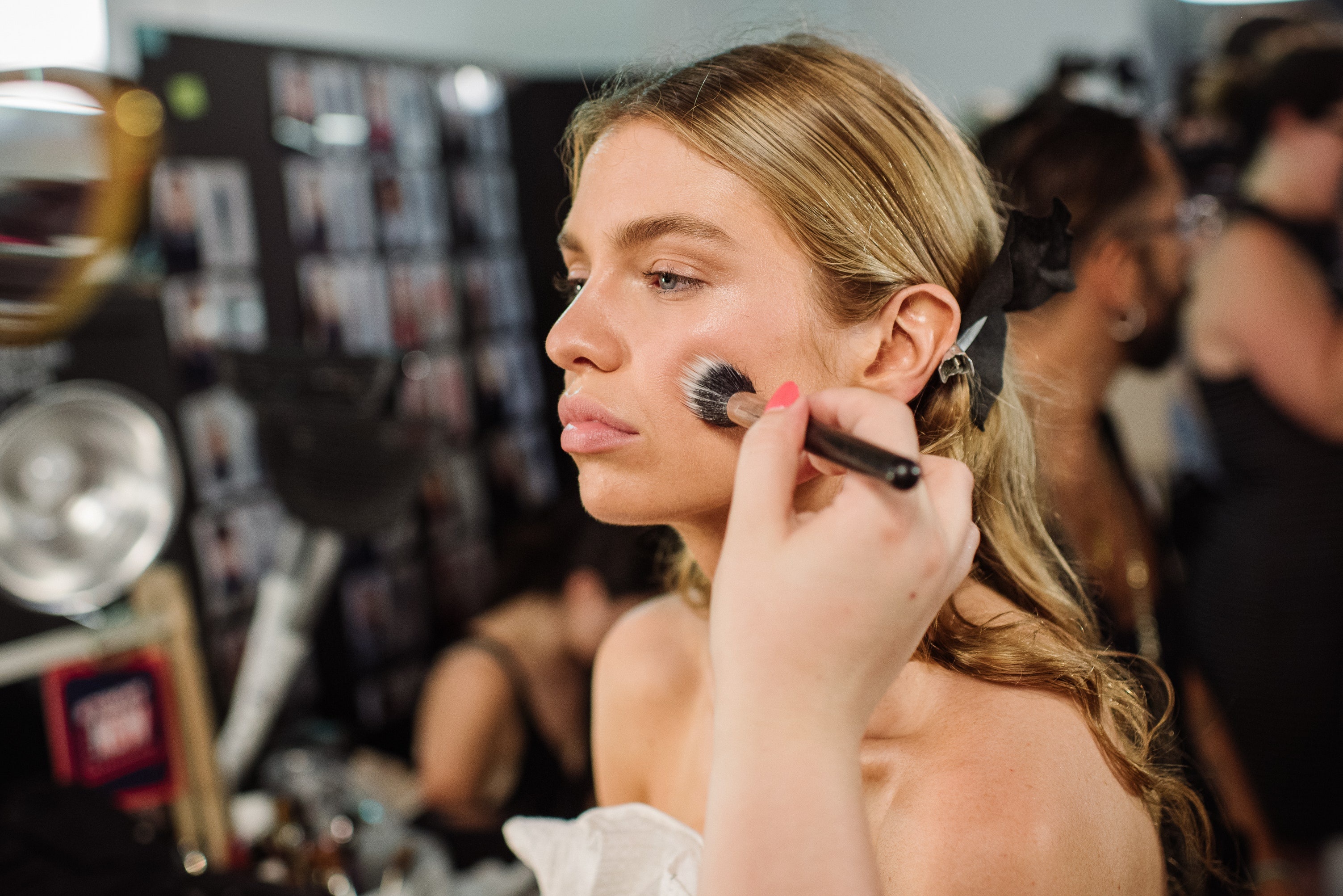 cách nhận biết đồ makeup còn dùng được ảnh 5 cach nhan biet do makeup con dung duoc anh 5