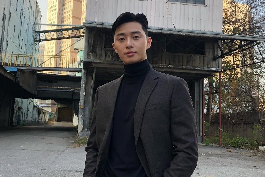 8 kieu quan ao nam gioi nen co trong tu do hinh anh