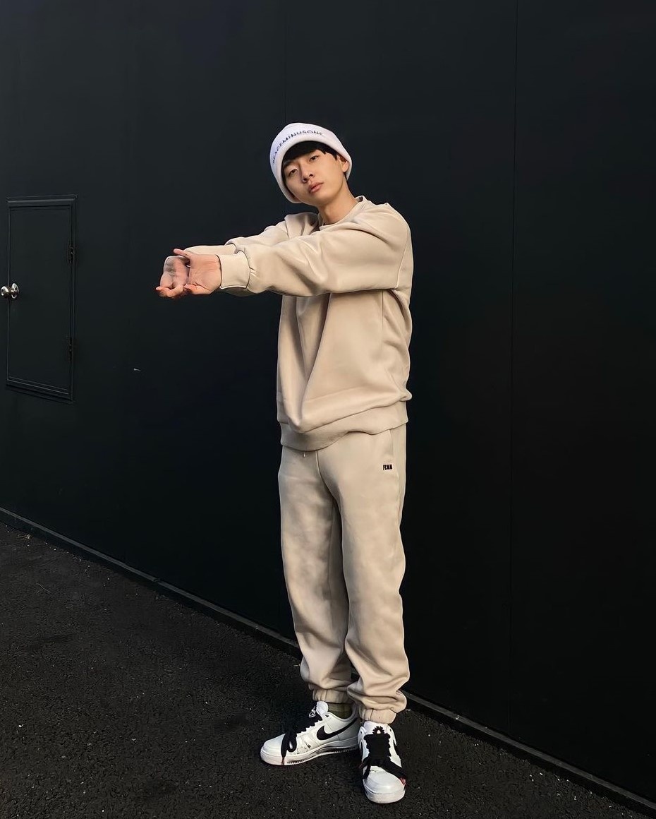 phoi sneaker nam anh 2