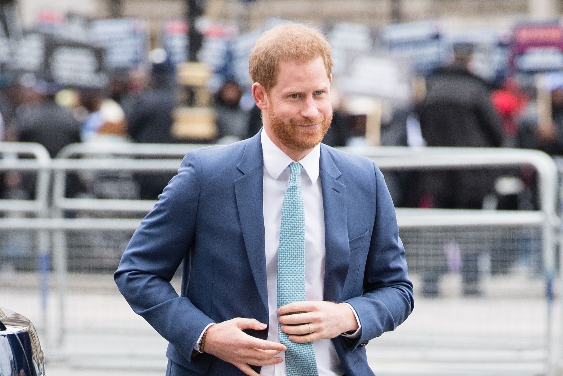 Hoang tu Harry cham mac suit lich lam hinh anh