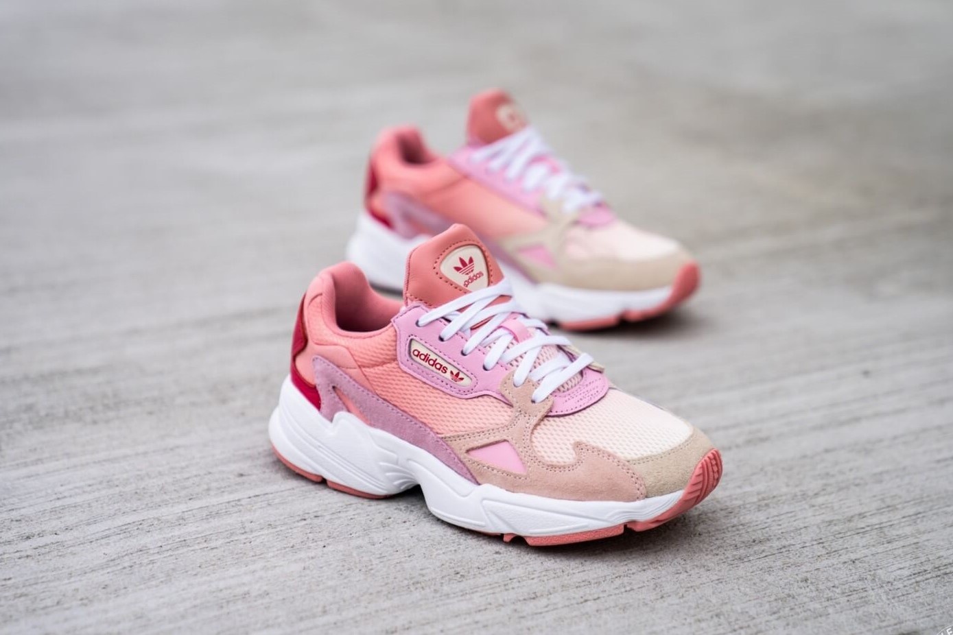 8 doi giay nu mau hong giup tang chieu cao hinh anh