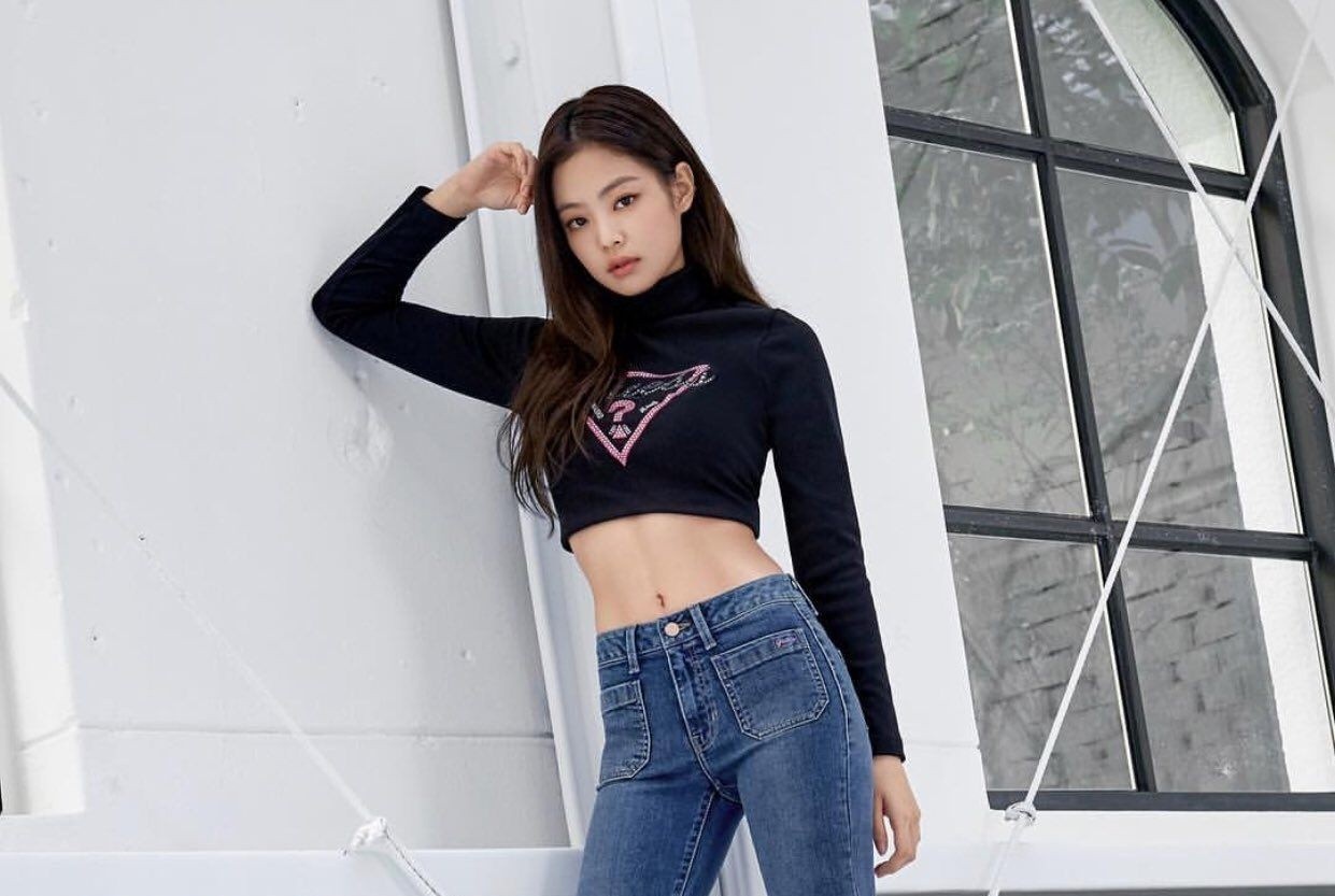 Con gai co bap chan to nen mac quan gi? hinh anh