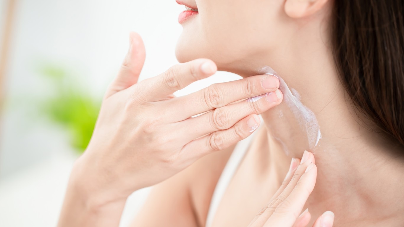 làm thế nào để hết nếp nhăn ở cổ ảnh 2 lam the nao de het nep nhan o co anh 2