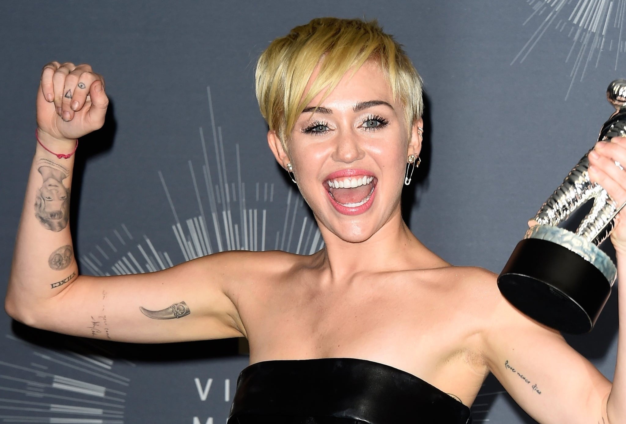 5 vi tri nhanh phai hinh xam tren co the hinh anh