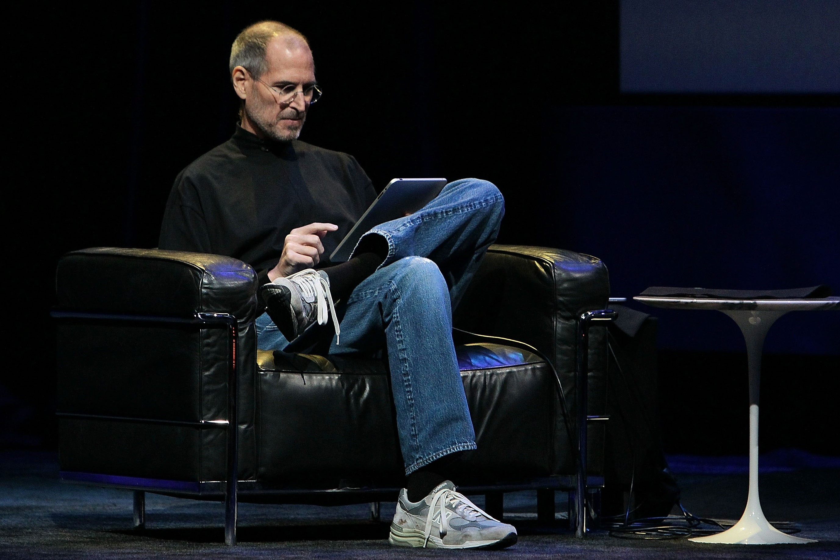 Tai sao dan ong thanh cong luon an mac don gian? hinh anh