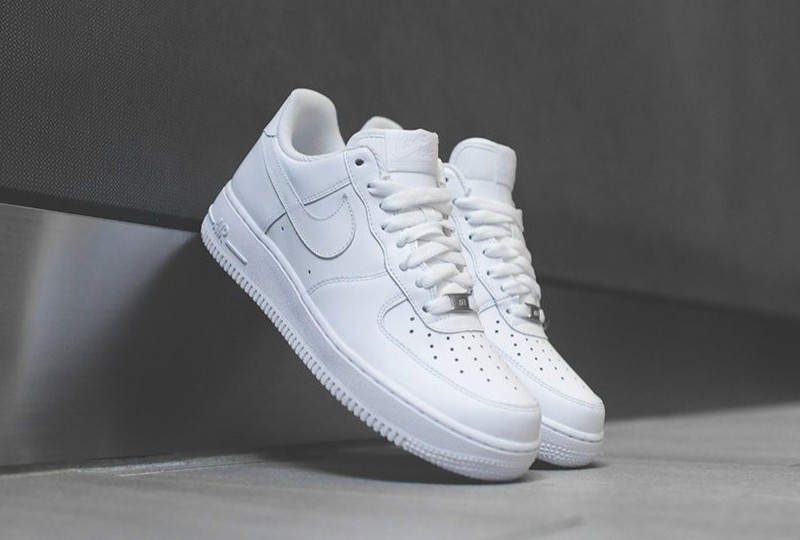 10 mau giay trang dang mua danh cho nu hinh anh