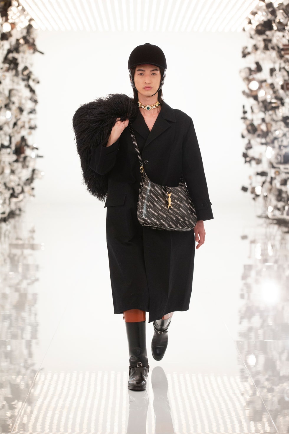 gucci kết hợp balenciaga ảnh 4 gucci ket hop balenciaga anh 4