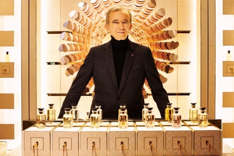 Ong chu tap doan xa xi LVMH gay dung de che the nao? hinh anh