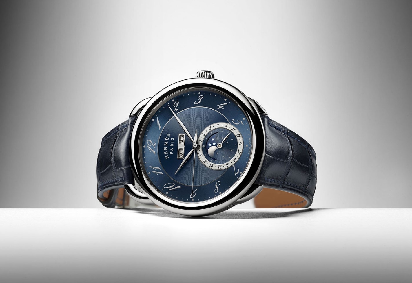 dong ho nam mau xanh anh 1