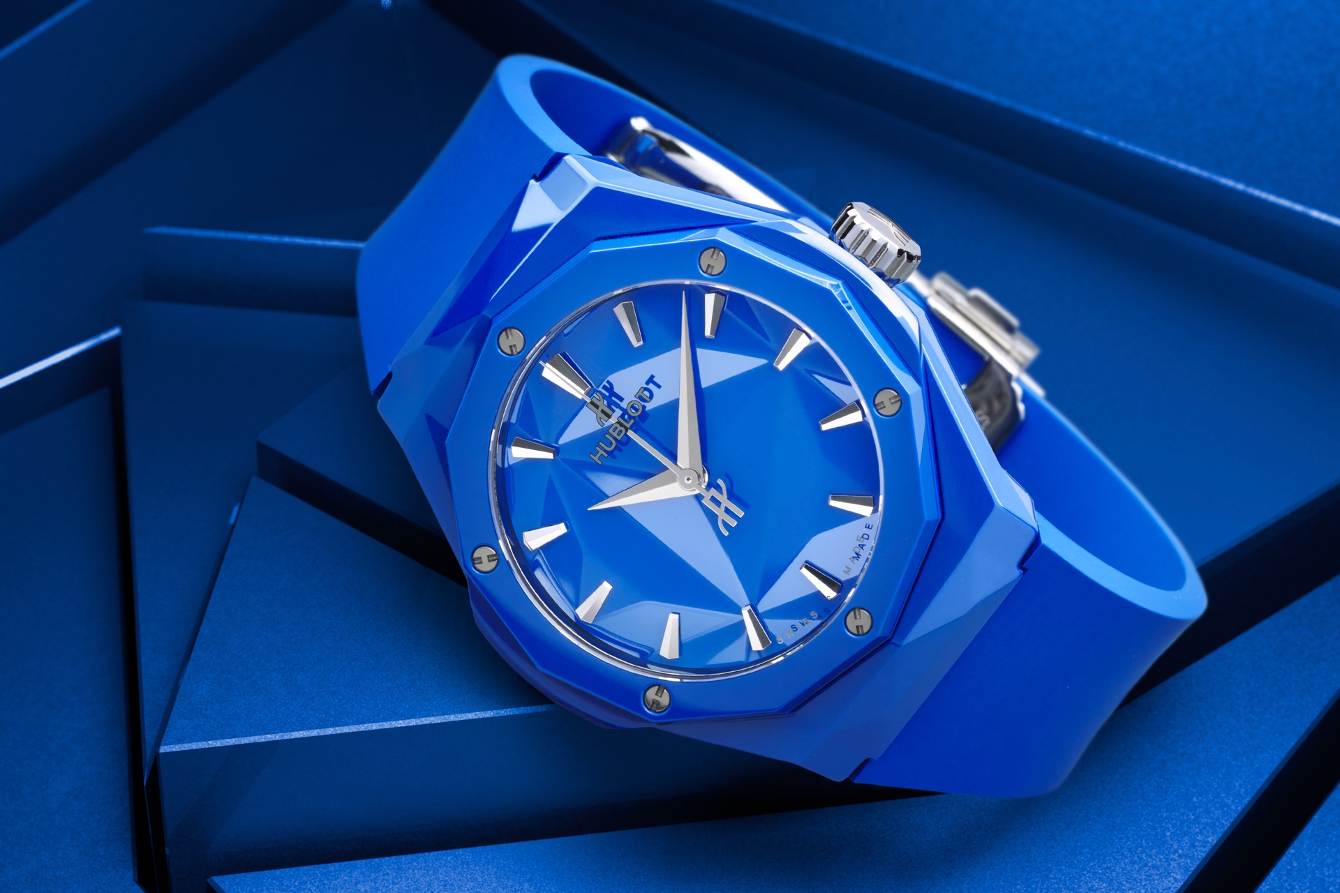 10 mau dong ho mau xanh lam pho bien cho nam gioi hinh anh