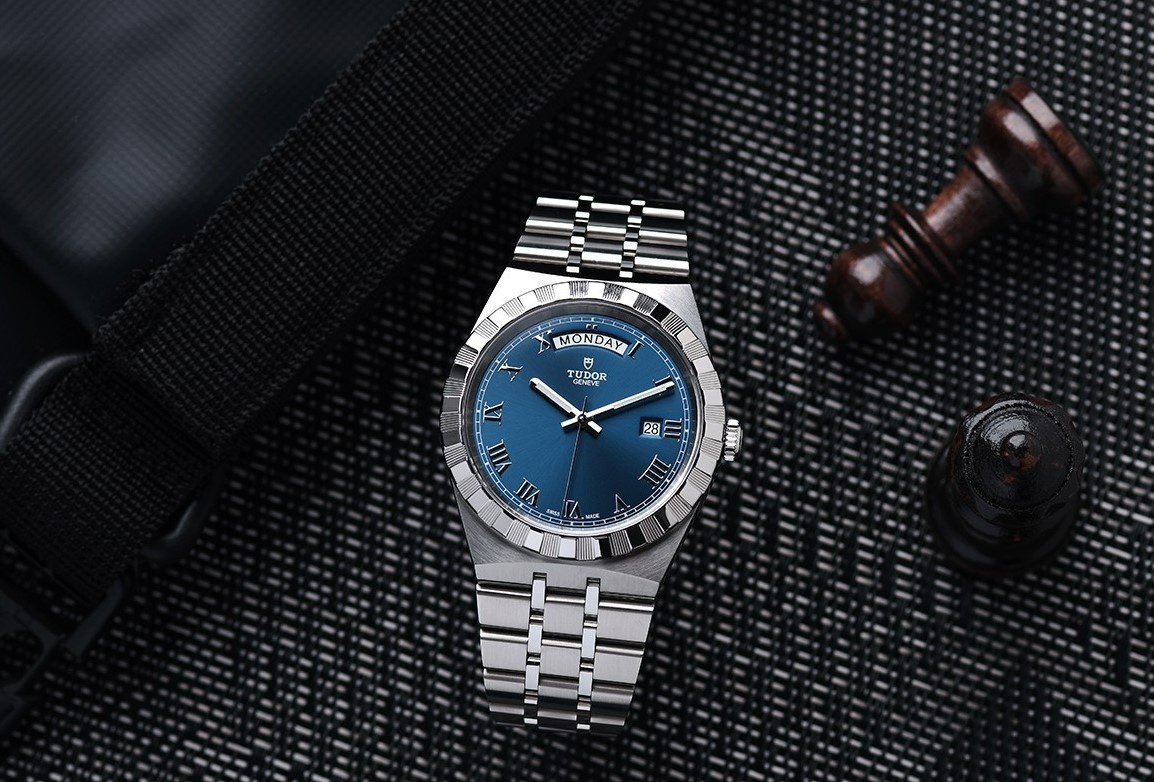 dong ho nam mau xanh anh 2