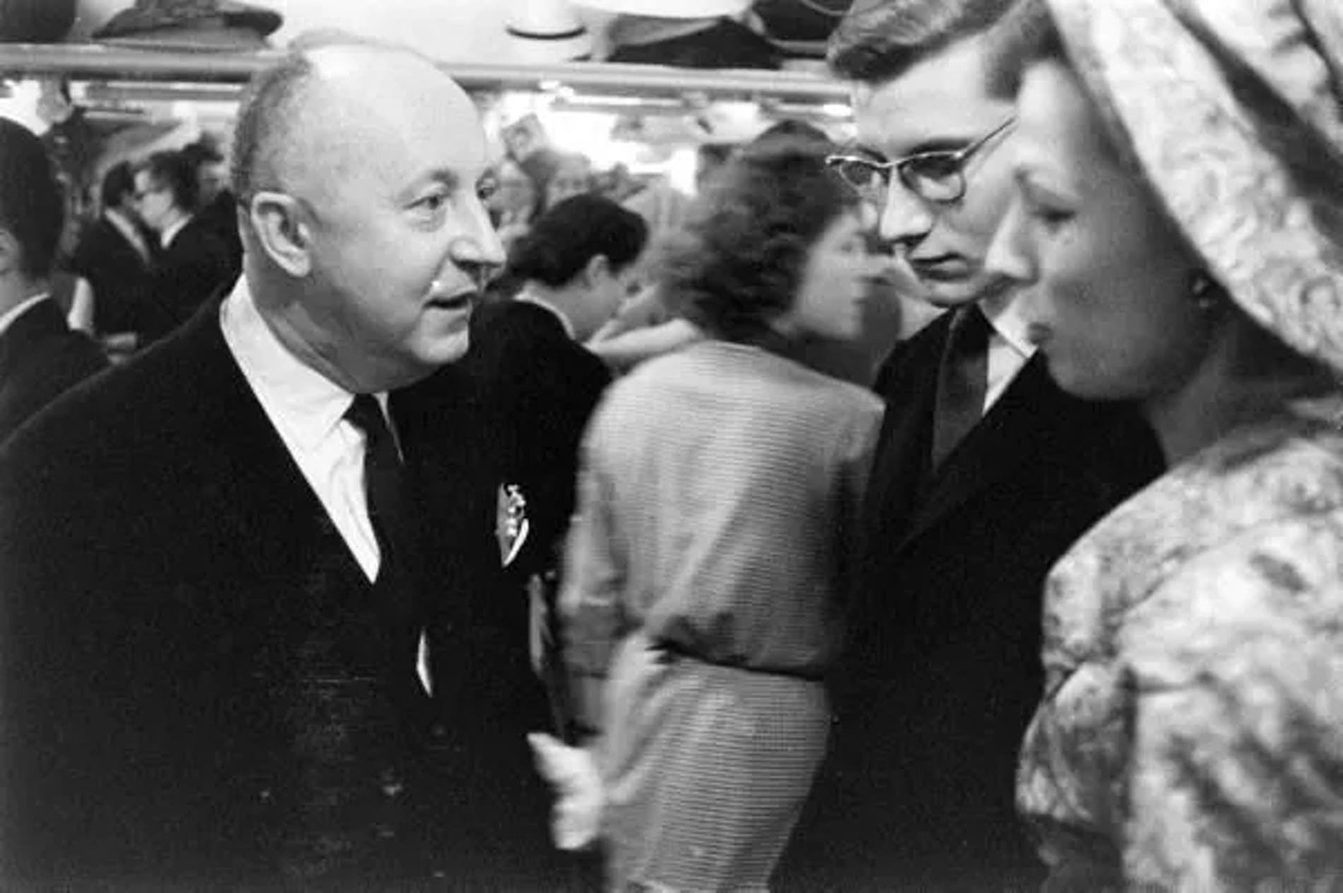 cac doi ban thoi trang co tam anh huong anh 1