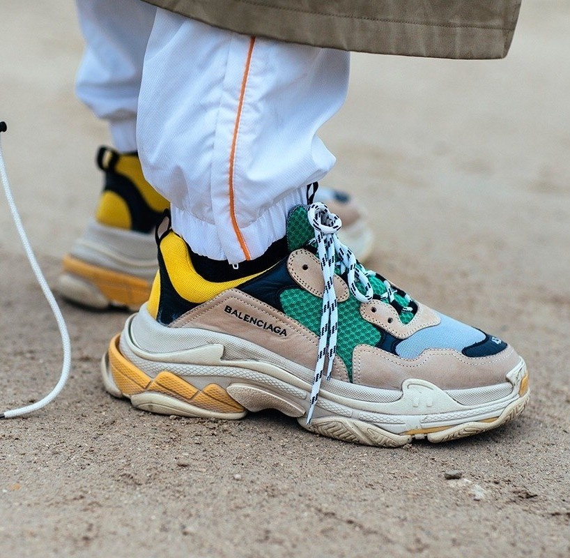 dinh gia thi truong giay the thao anh 4