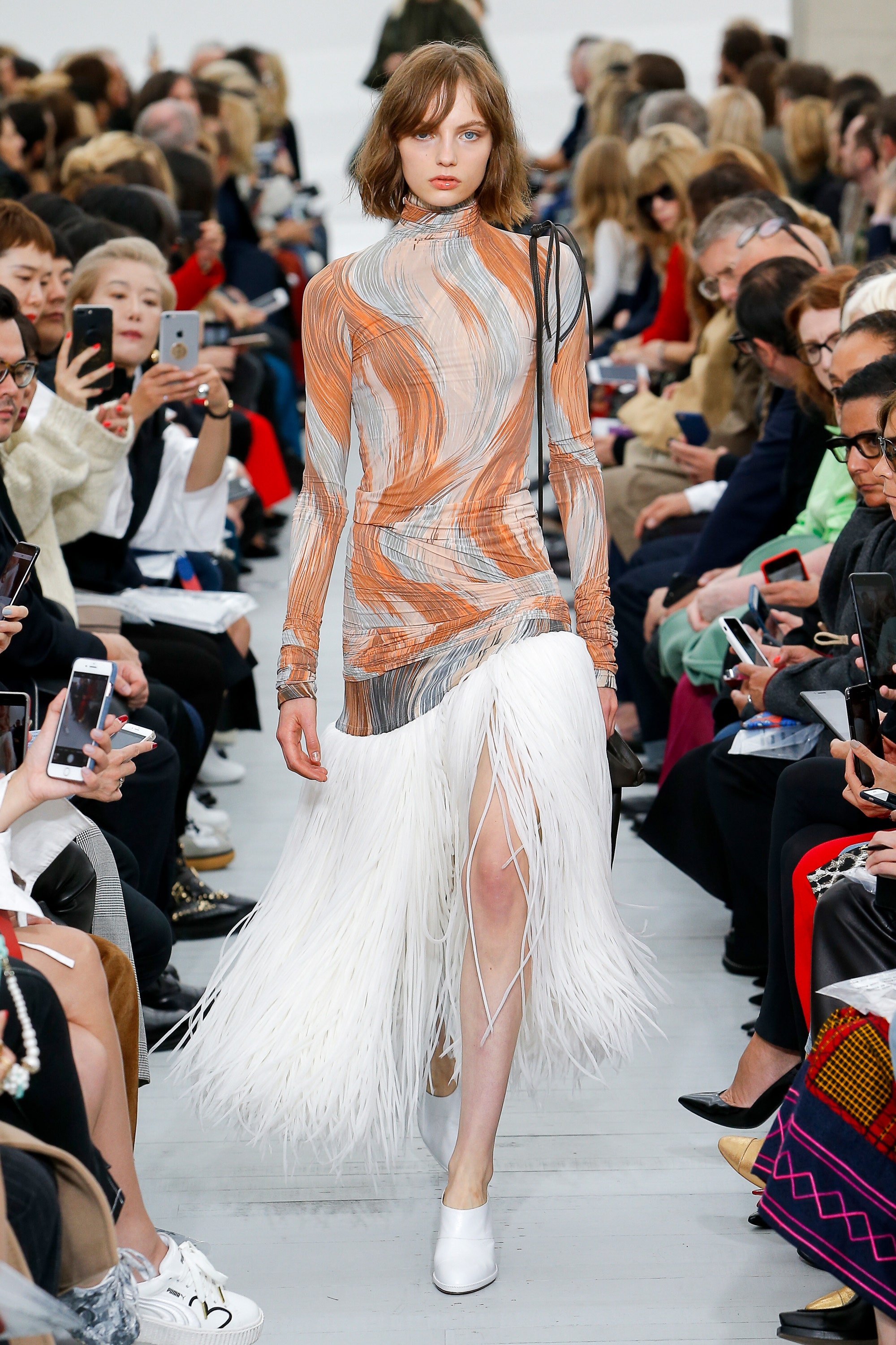 nguoi mau quen mat la ten trong lang thoi trang anh 7