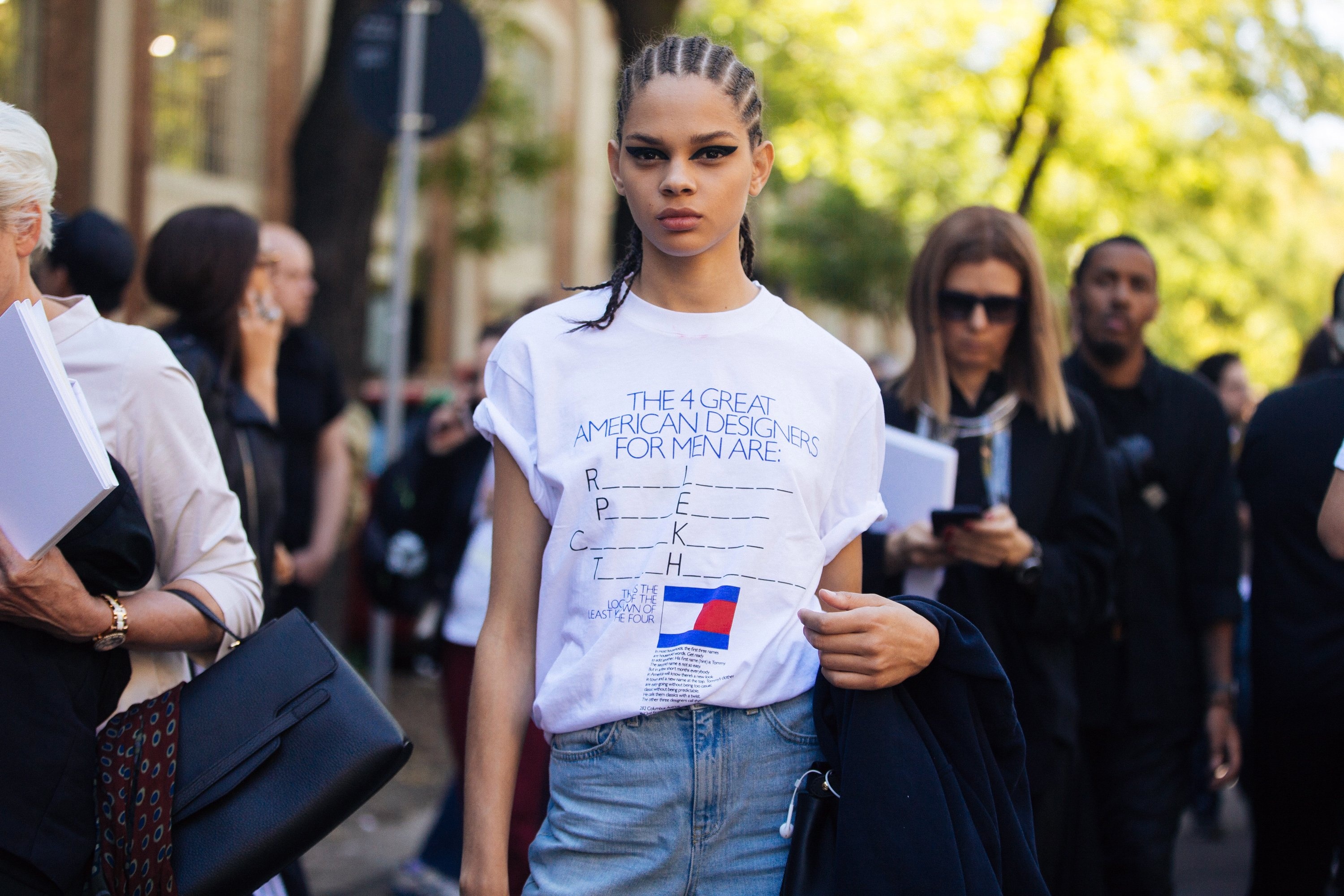 nguoi mau quen mat la ten trong lang thoi trang anh 10