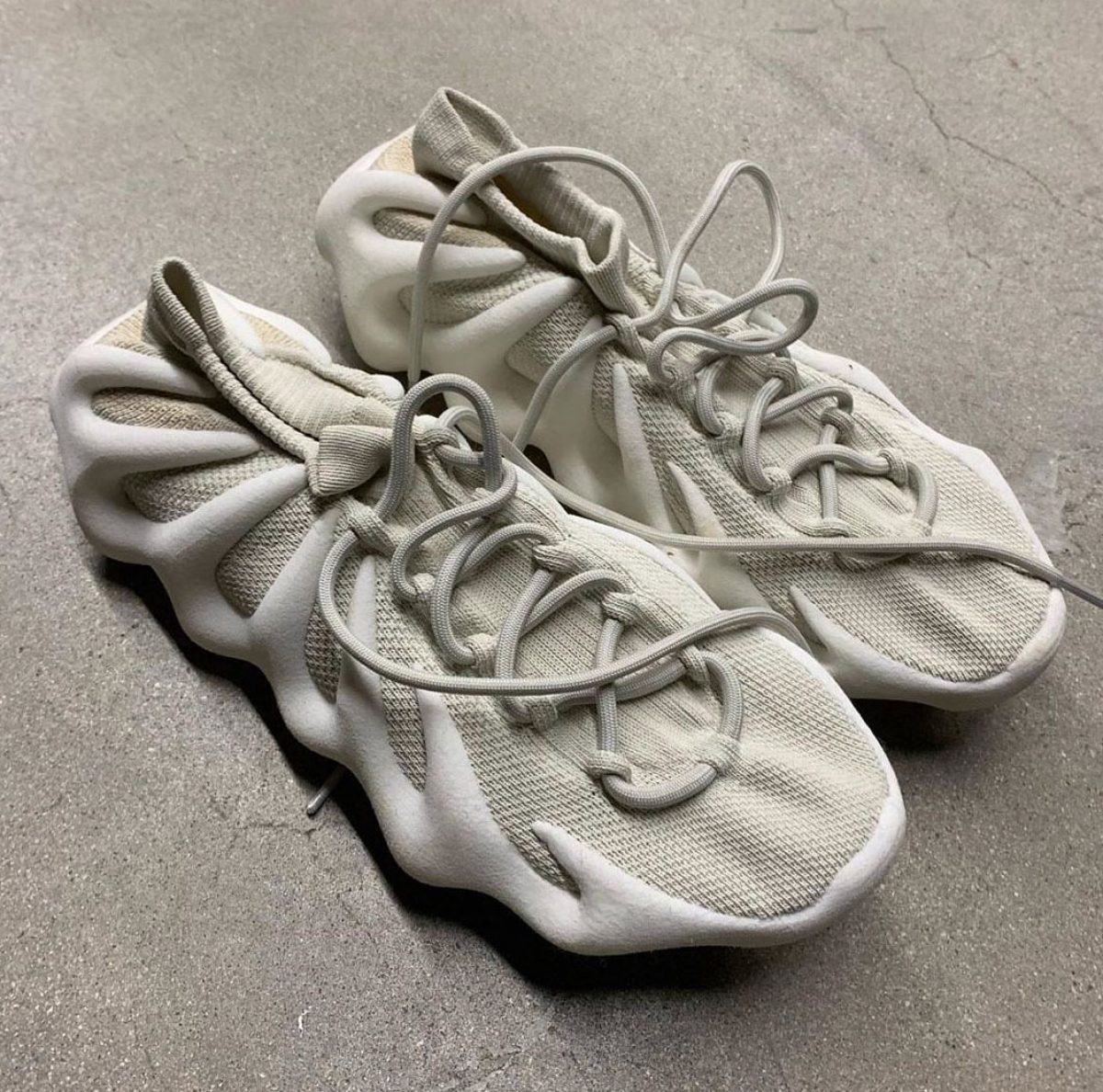 nhung doi yeezy gay tranh cai anh 9