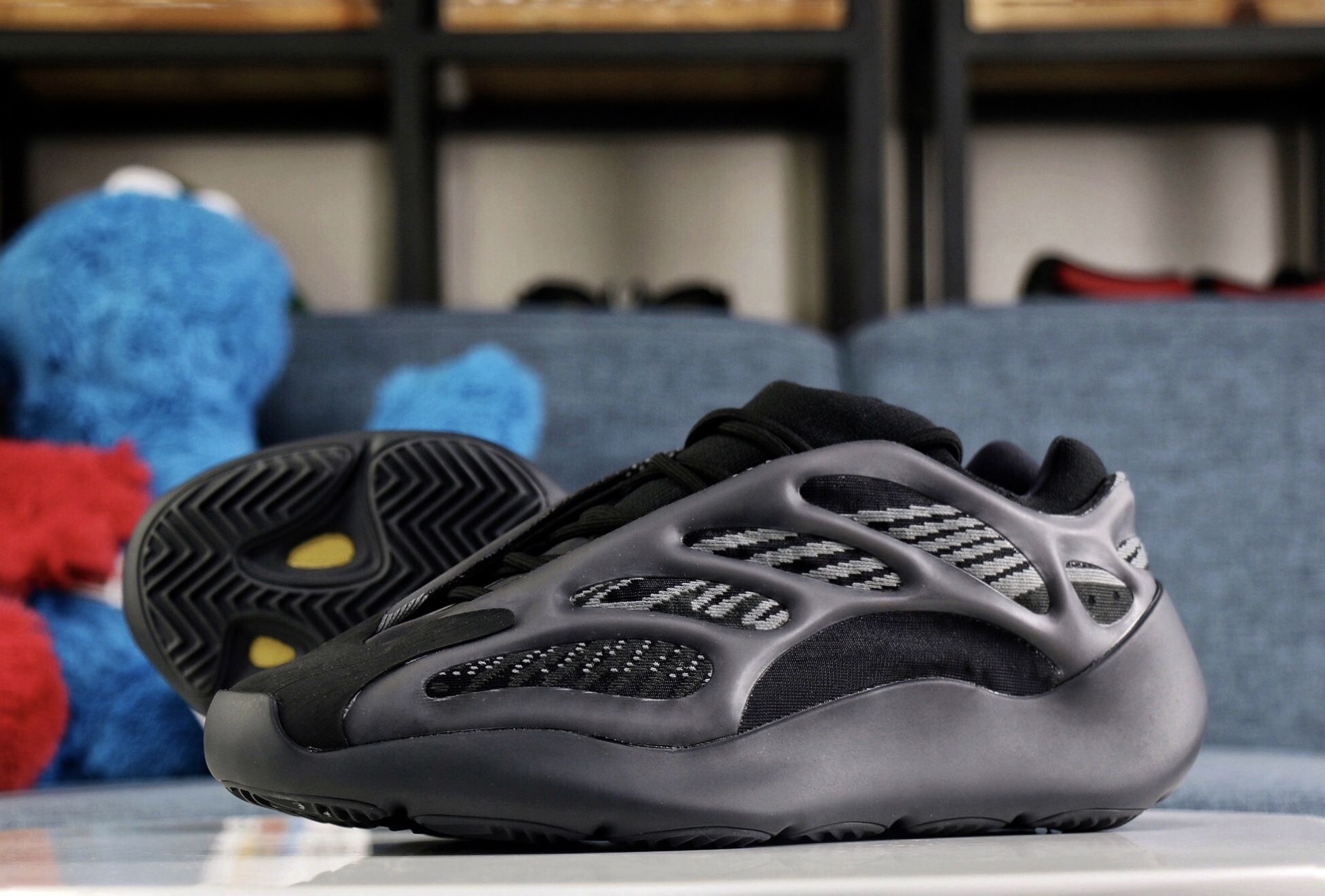 nhung doi yeezy gay tranh cai anh 12