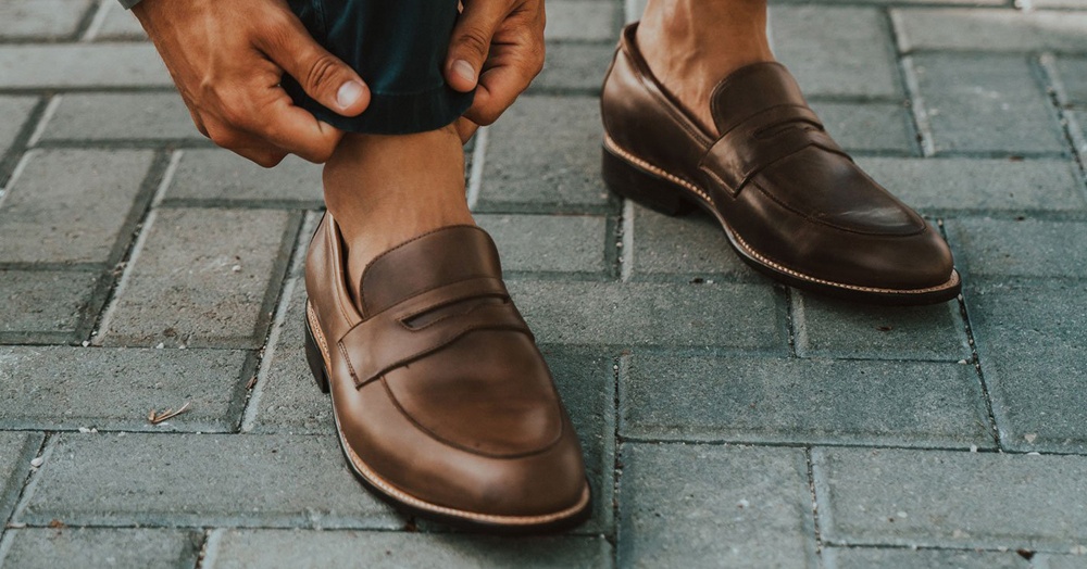 nam gioi thap nen di giay gi anh 1