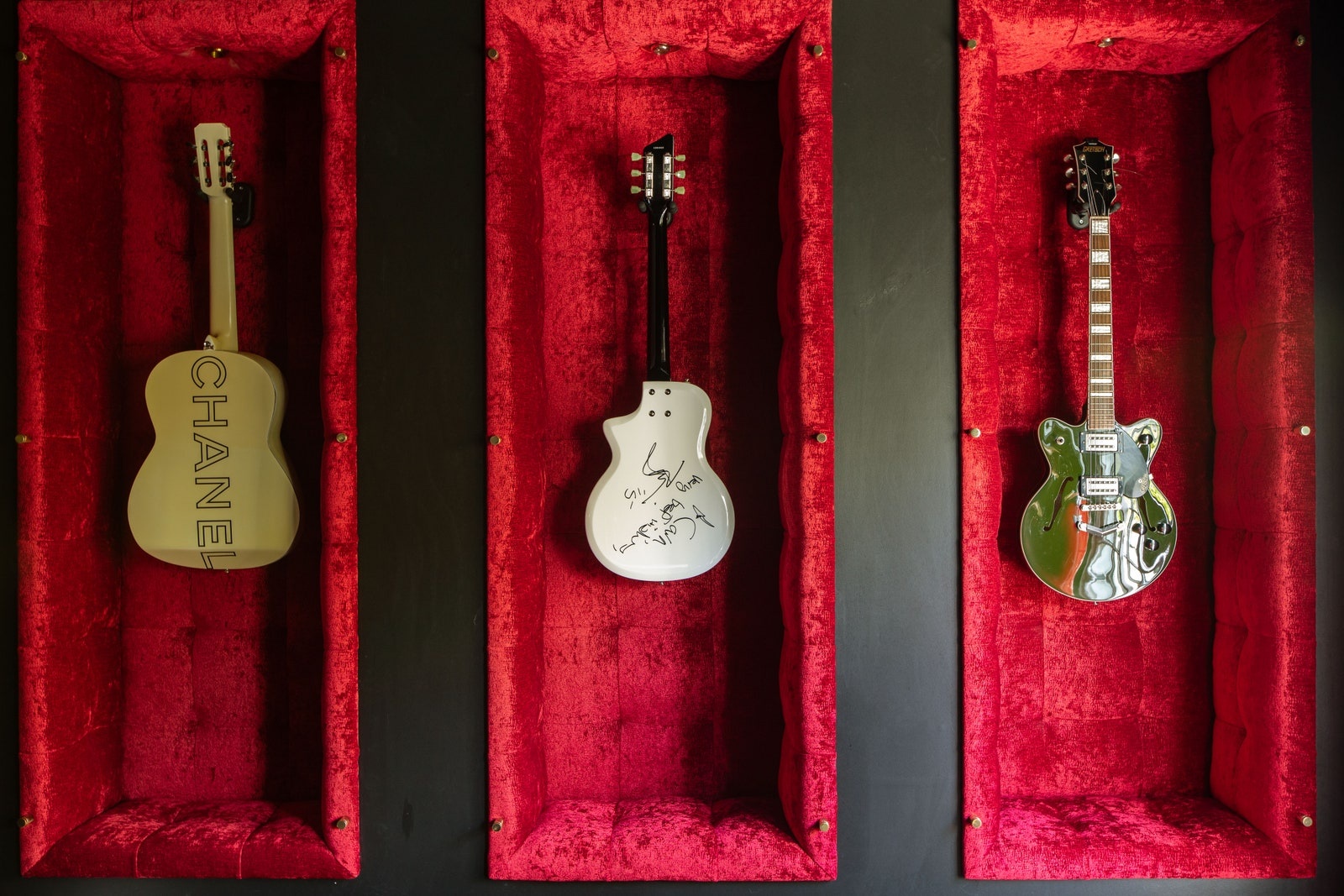 ben trong biet thu cua Cara Delevingne anh 6