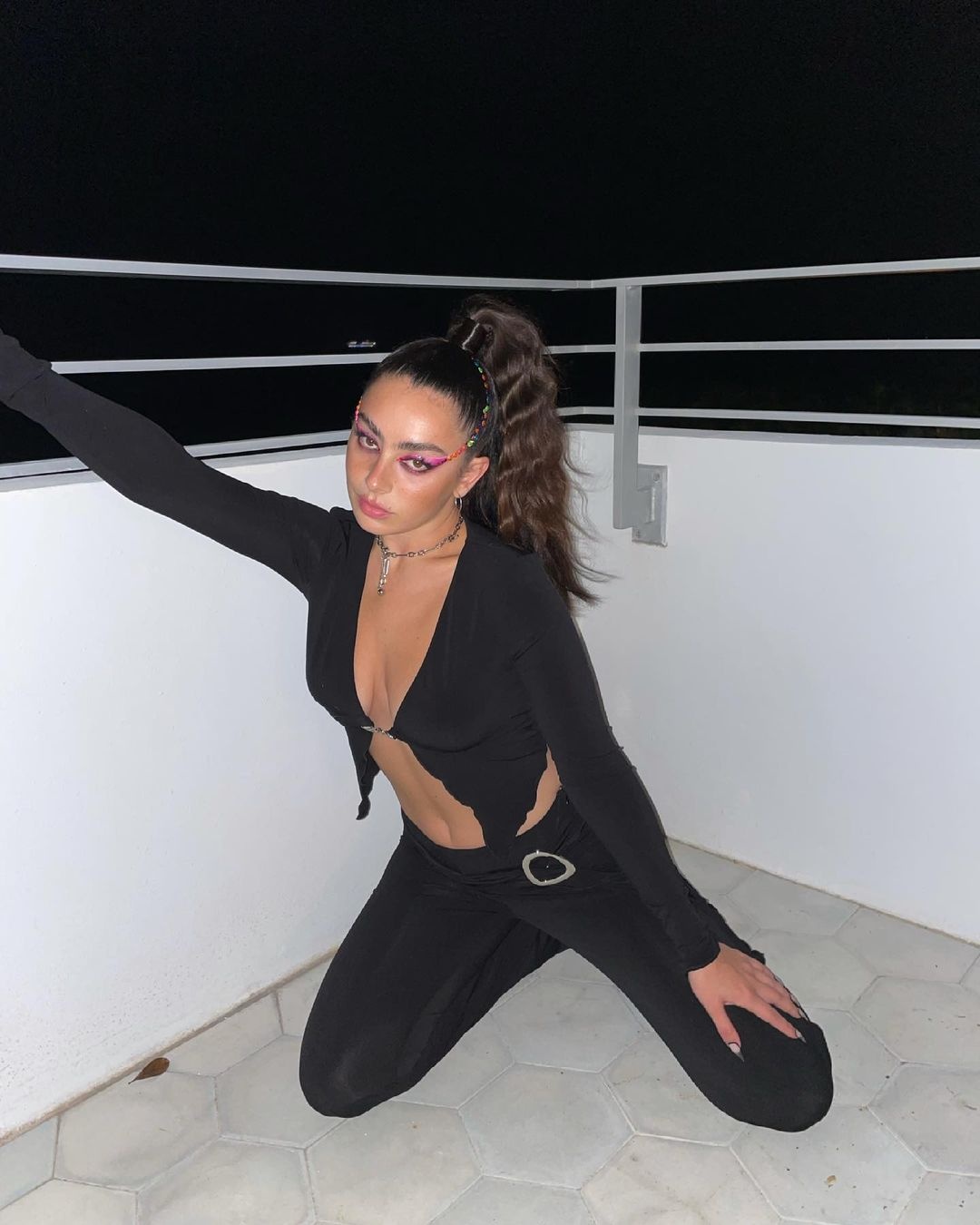 mot dien ao crop top anh 3