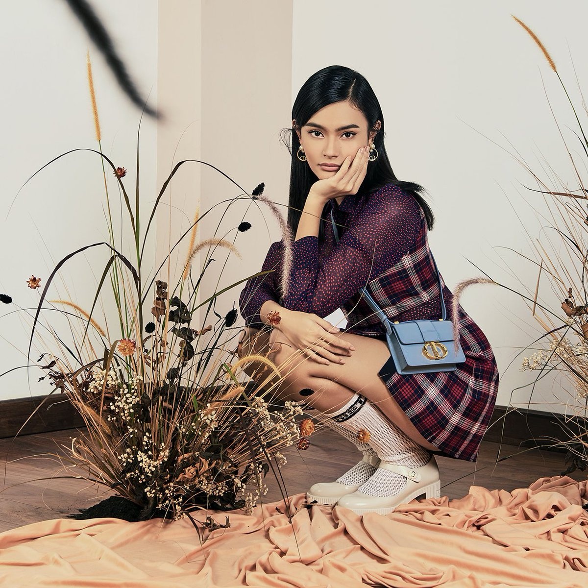 trào lưu đeo túi siêu nhỏ ảnh 1 trao luu deo tui sieu nho anh 1
