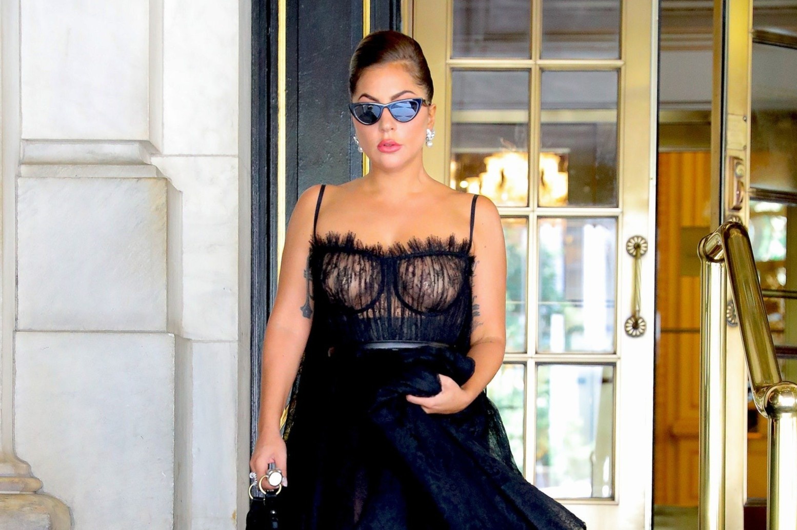 3 bo trang phuc co dien cua Lady Gaga khi den New York hinh anh