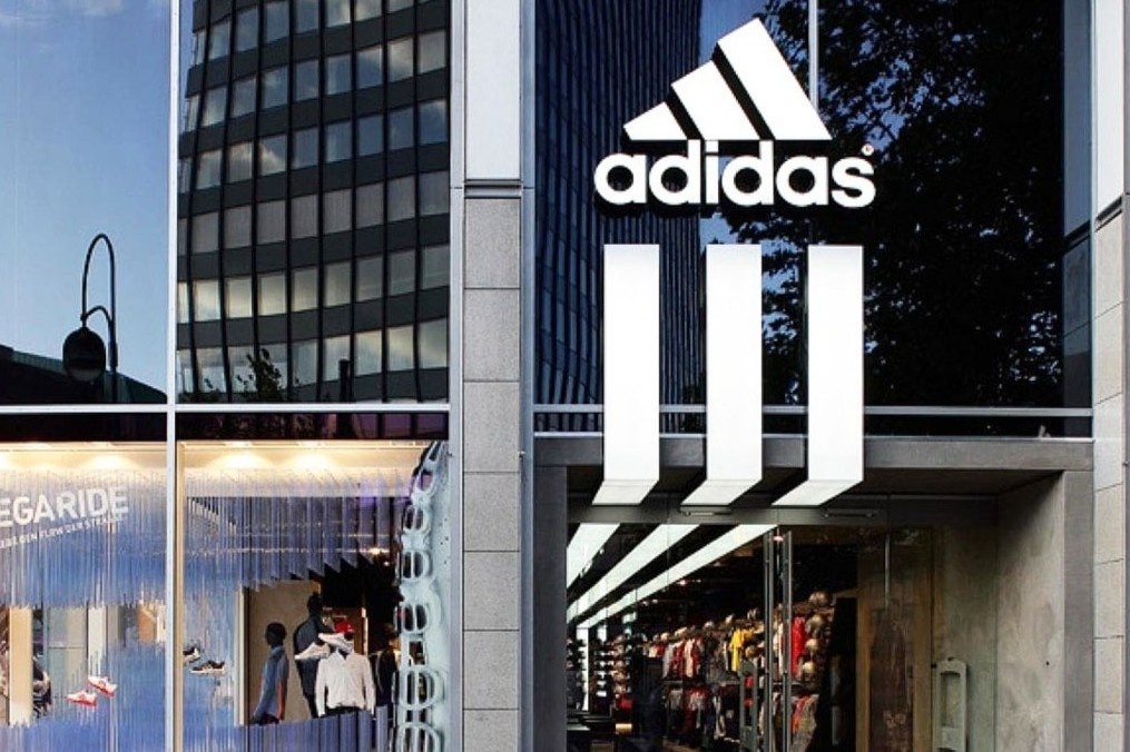 Adidas kien Thom Browne vi trung nhan hieu hinh anh