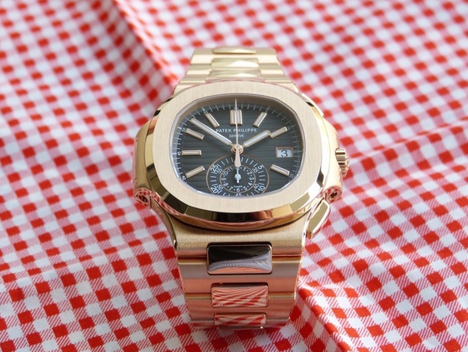 cau thu bong da deo dong ho gi anh 5