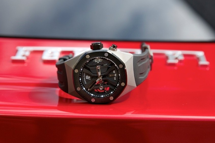 cau thu bong da deo dong ho gi anh 10