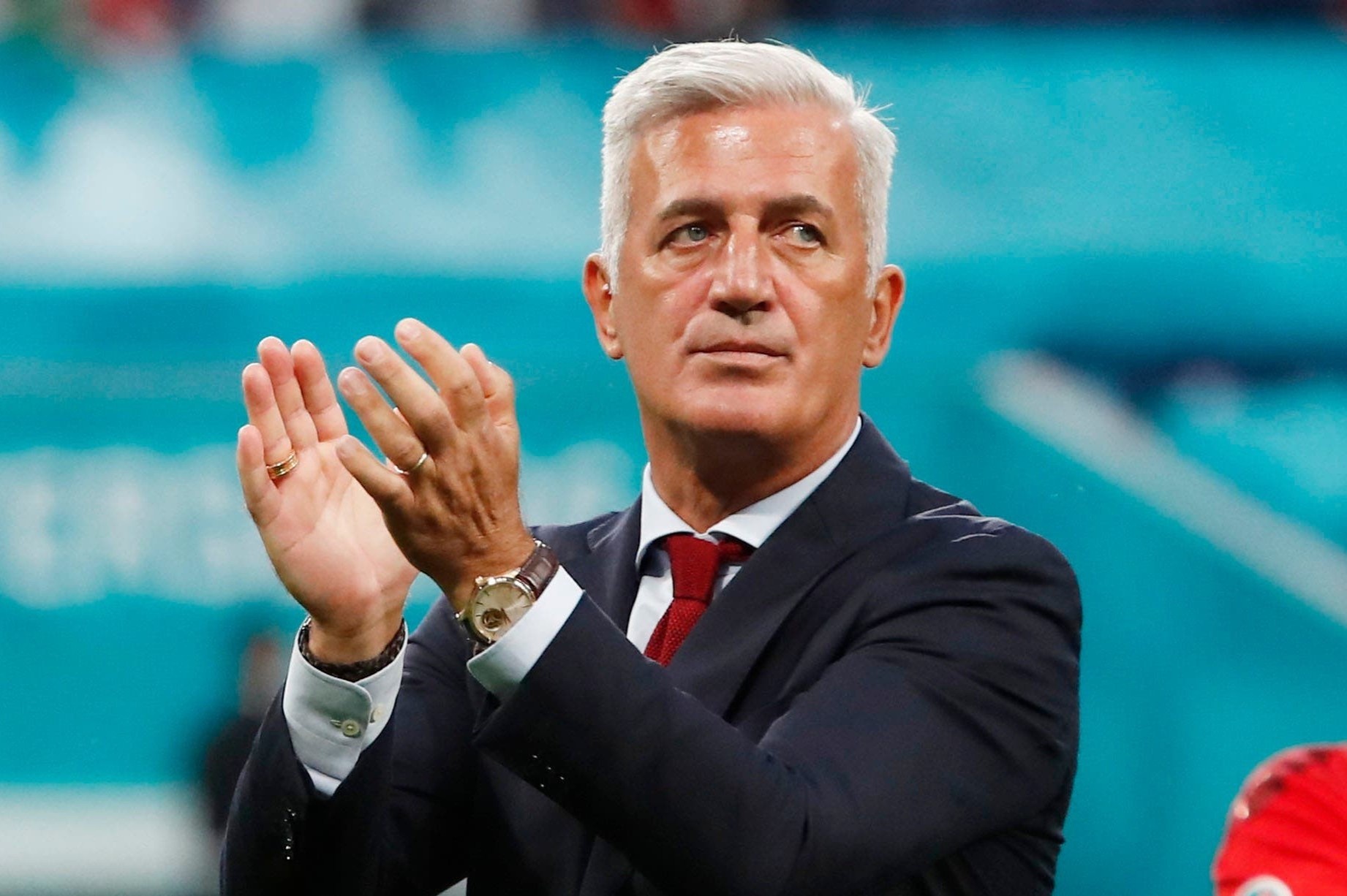 Huan luyen vien Thuy Si deo dong ho hiem hinh anh