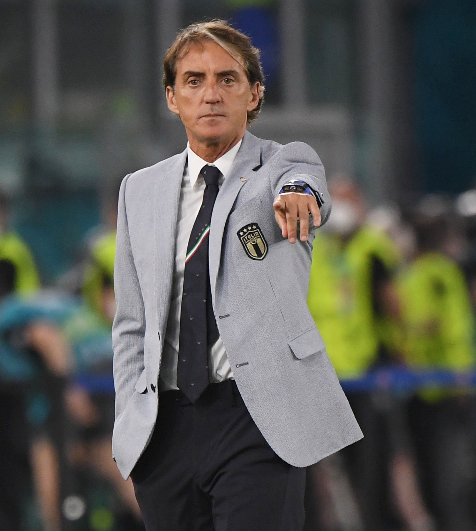 huan luyen vien mac dep va xau tai euro anh 1