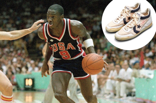 Ban dau gia giay hiem cua Michael Jordan hinh anh