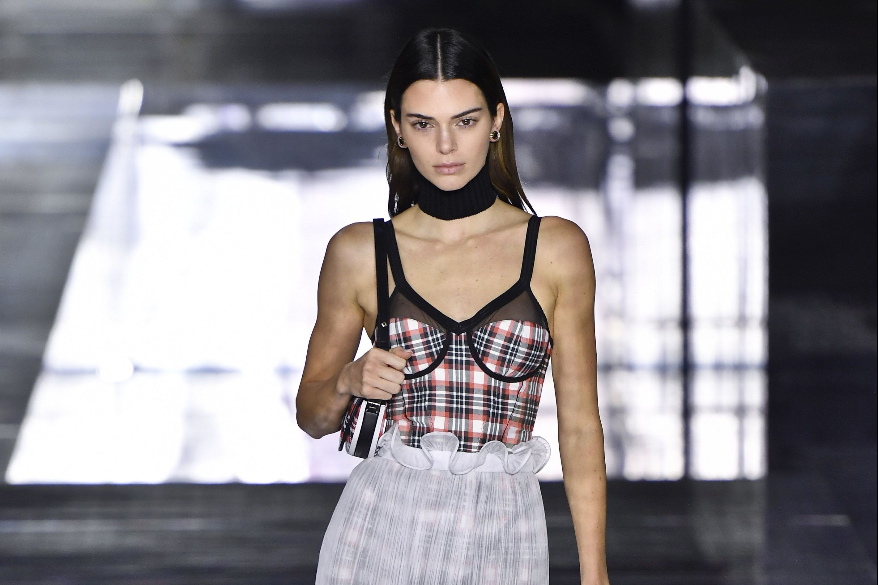 Doanh thu Burberry tang vuot troi sau lan song tay chay hinh anh