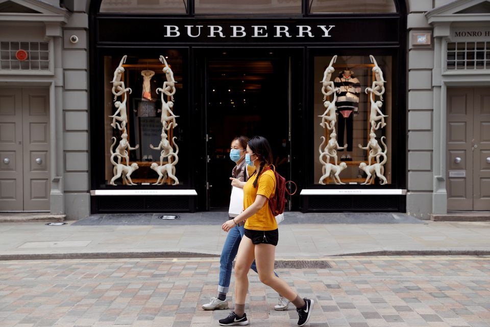doanh so ban hang cua burberry tang anh 1