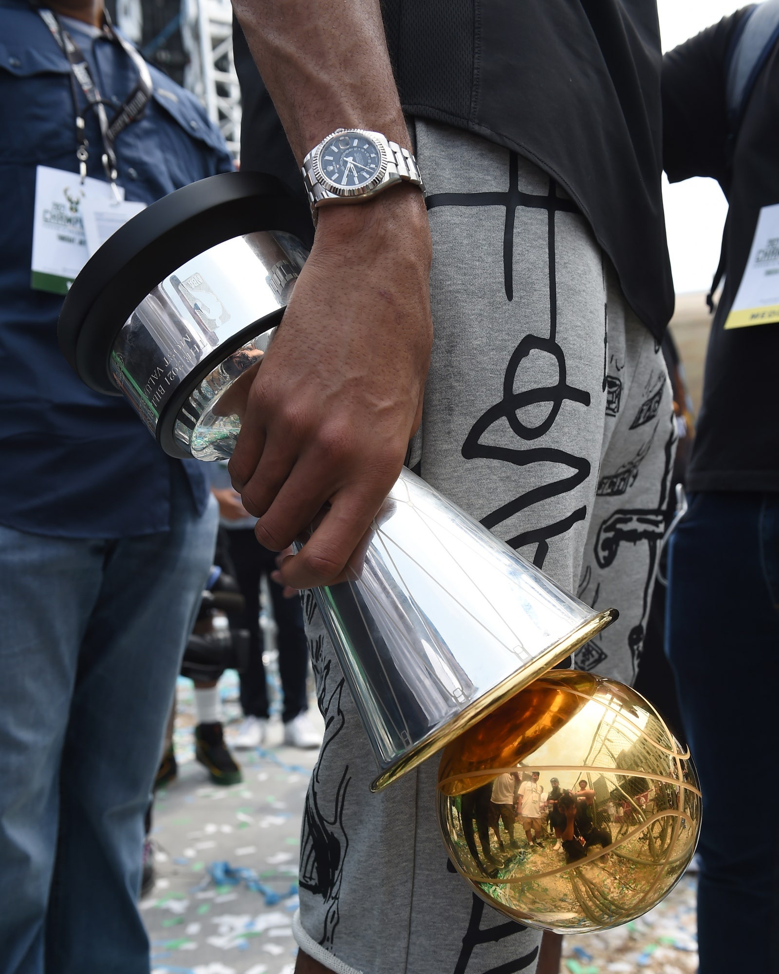 nguoi noi tieng deo dong ho gi anh 2