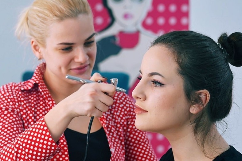 Vi sao cach trang diem dung sung hoi duoc ua chuong? hinh anh