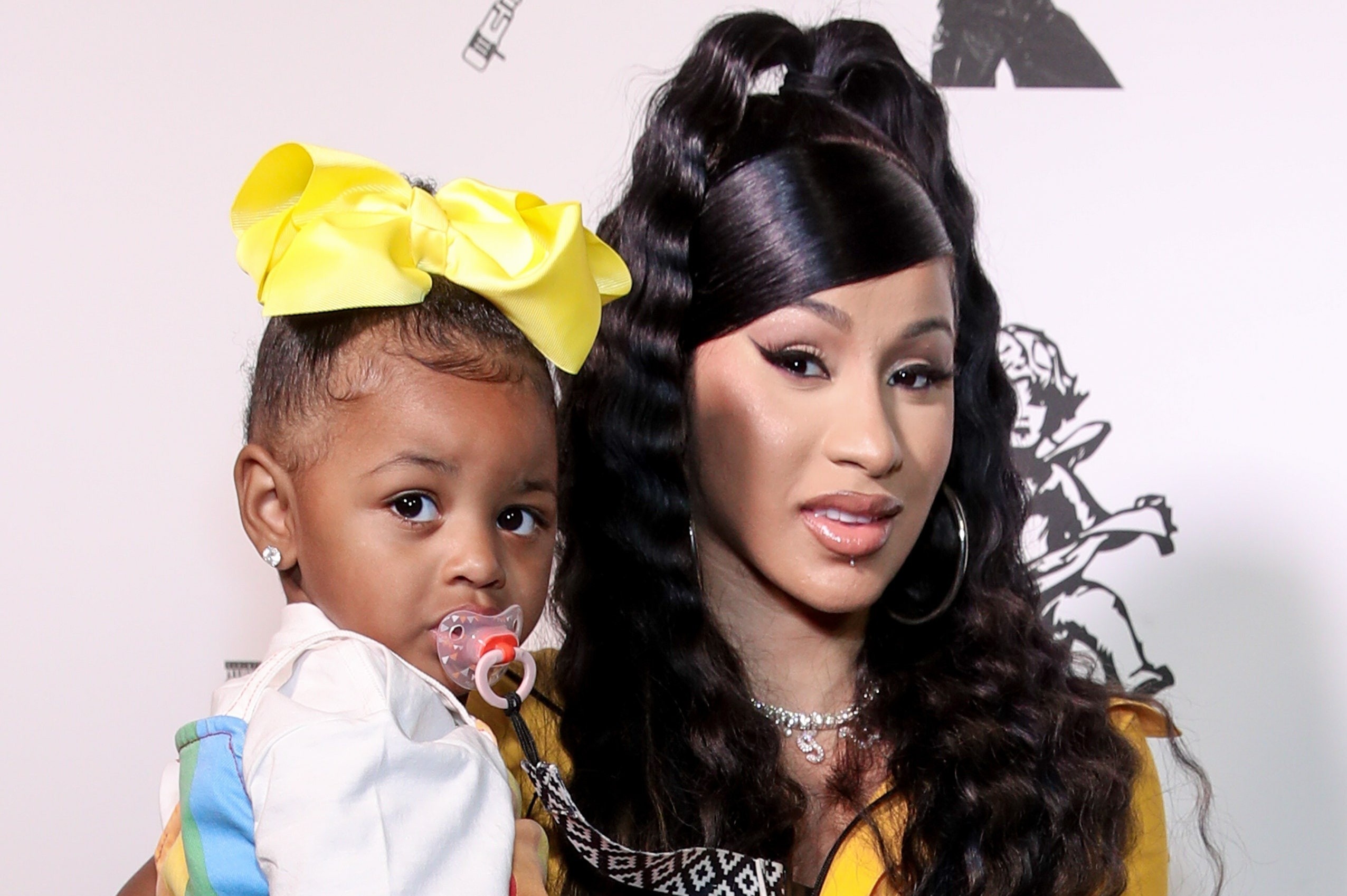 Cardi B dat tui Birkin 48.000 USD cho con gai hinh anh