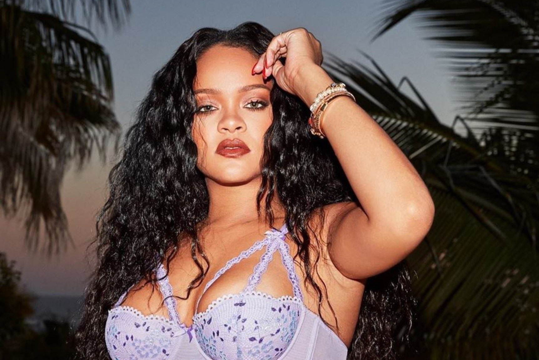 Thuong hieu cua Rihanna bi kien doi boi thuong 10 trieu USD hinh anh