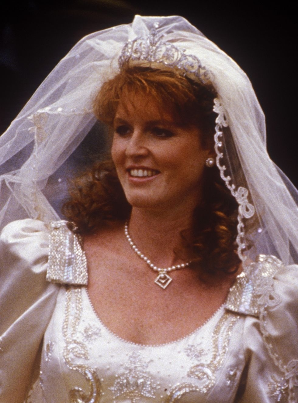 trang suc hoanh trang cua hoang gia anh anh 9